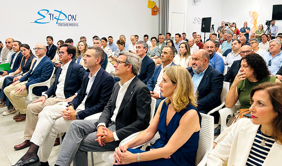 Fernández-Pacheco y Paradela en la presentación de las ayudas del Fondo de Transición Justa pedir ayudas para fortalecer la industria auxiliar del agro almeriense.